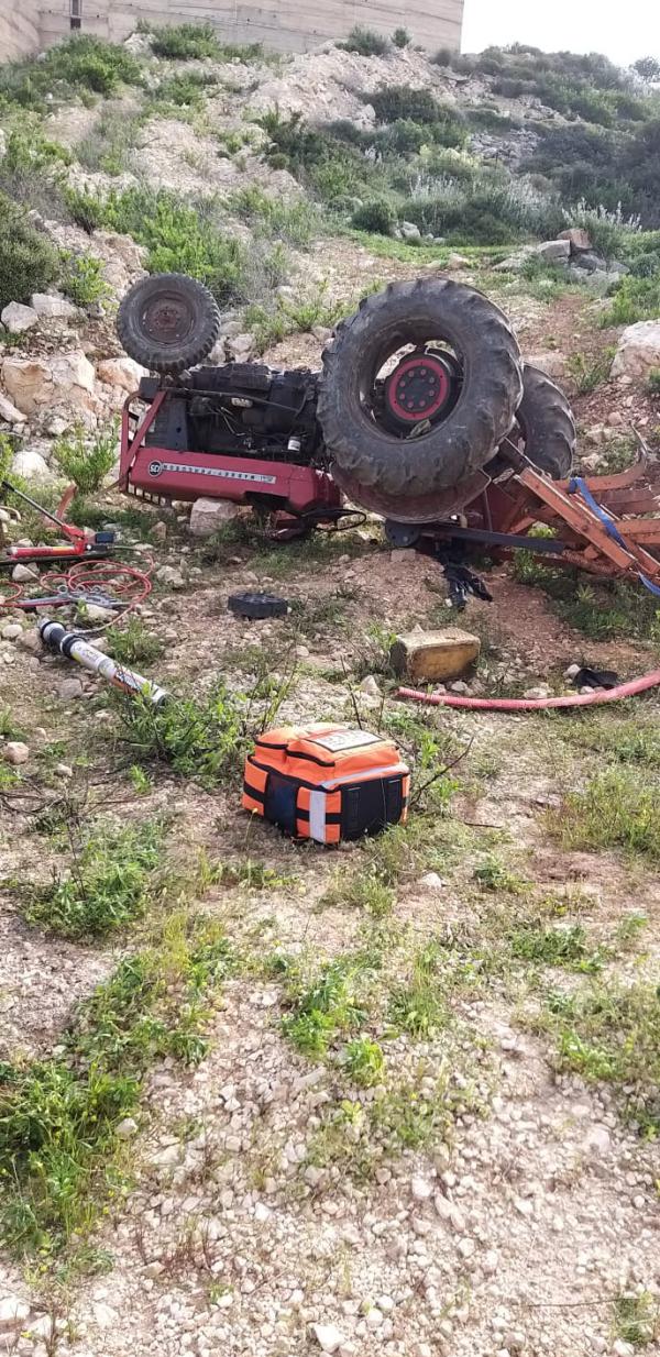 פועל כבן 40 נהרג בתהפכות טרקטור בכרמיאל