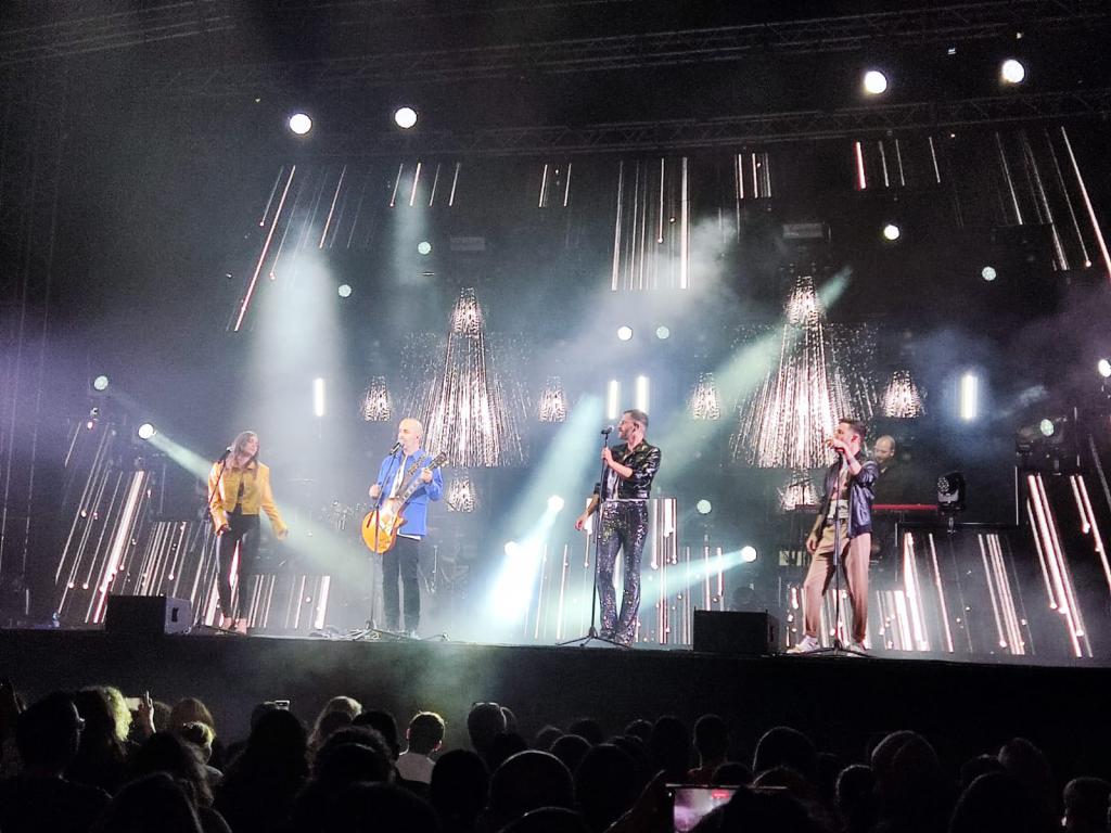 עילי בוטנר וילדי החוץ בביצוע מארחים את אביב אלוש