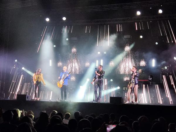 עילי בוטנר וילדי החוץ בביצוע מארחים את אביב אלוש