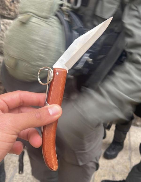 שלושה שב"חים הגיעו עם סכין לעיר העתיקה בירושלים