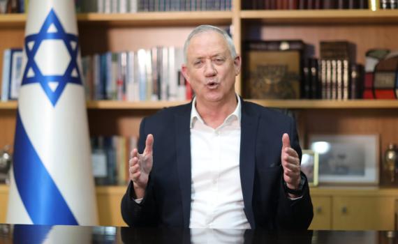 עוד לפני תום ה'שבעה': גנץ מאשר הקלות לפלסטינים