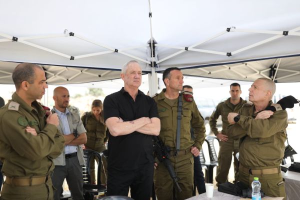 גנץ: "נכניס עוד עשרות אלפי פועלים נוספים לישראל"