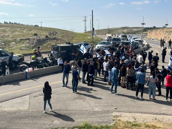 תושבים בולמים את פתיחת כביש קידר לפלסטינים