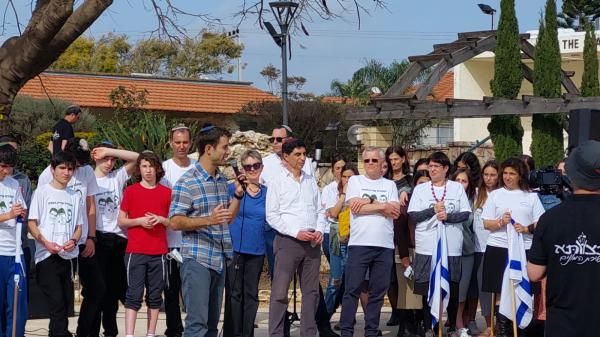 מרגש: שירת המונים לזכרו, בבית הספר של הדר גולדין | צפו