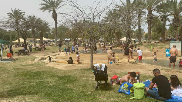 שיא חדש בחוה"מ: מאות אלפי מטיילים ברחבי הארץ