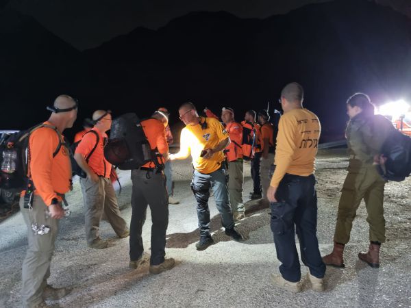 6 מטיילים נתקעו בנחל תמרים שבמדבר יהודה