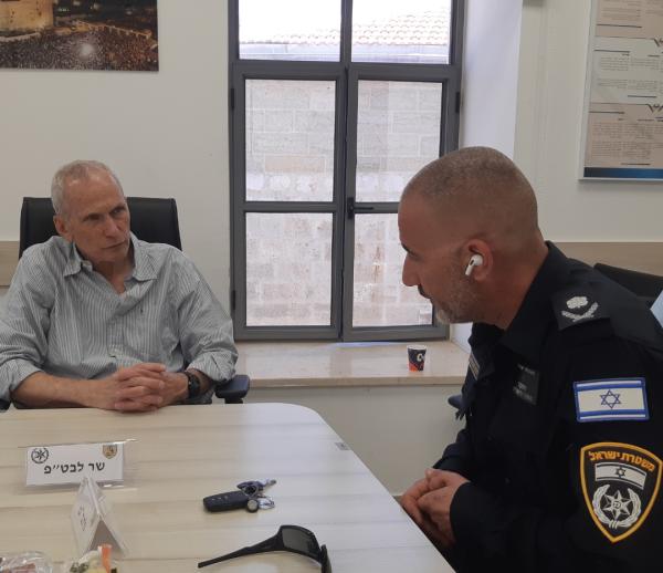 בר לב: למנוע מגורמים מתסיסים להגיע להר הבית