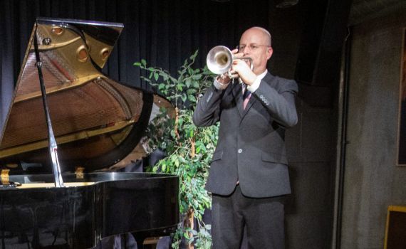 "החיטה צומחת שוב" בנגינת סולו בחצוצרה