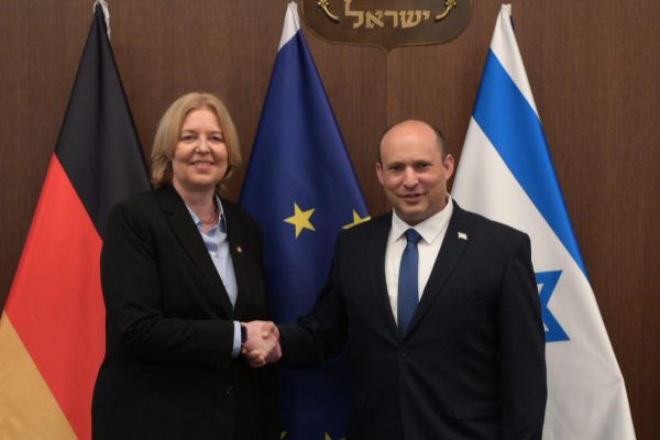 בנט לנשיאת הבונדסטאג: מביע הערכה לקנצלר