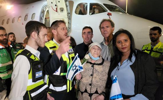 בערב יום השואה: 9 ניצולי שואה נחתו מאוקראינה