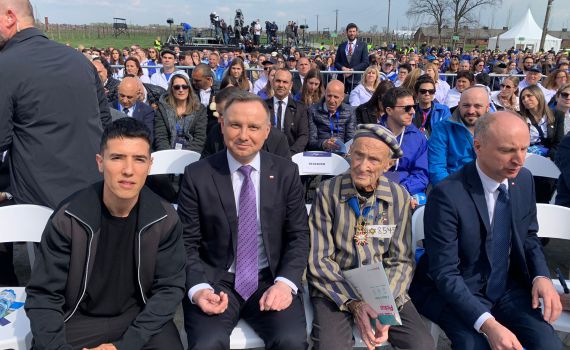 צפו: הראל סקעת מרגש במצעד החיים בפולין