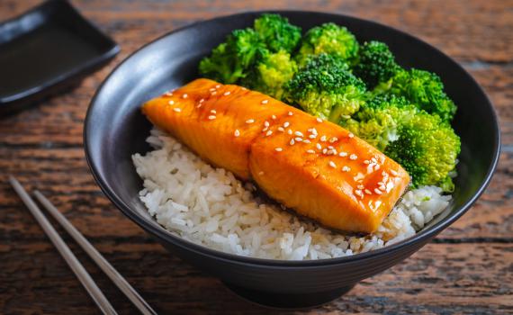 מושלם: מתכון לסלמון ברוטב חמאה ויין