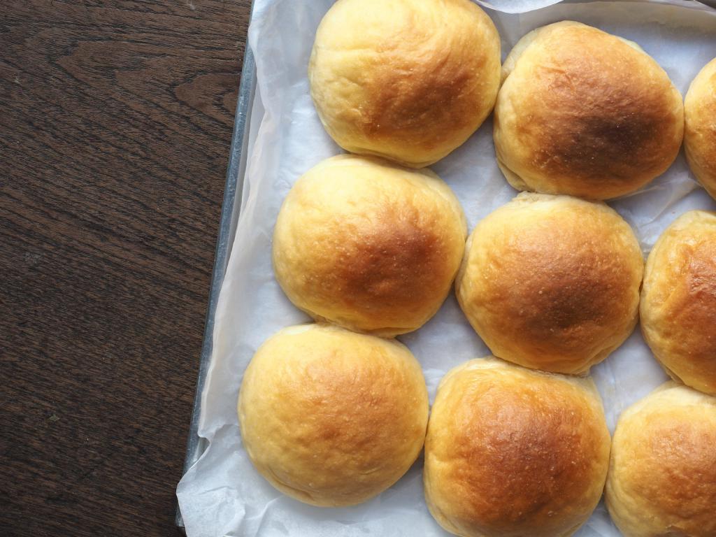 בחזרה לחמץ: מתכון ללחמניות גבינה ללא התפחה