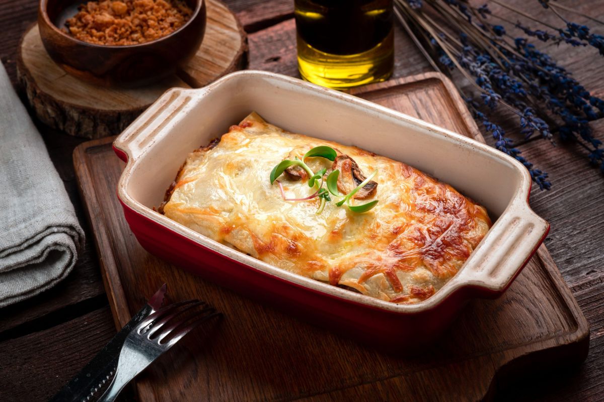 לזניה אביבית: מאפה שכבות אפוי עם שפע גבינות