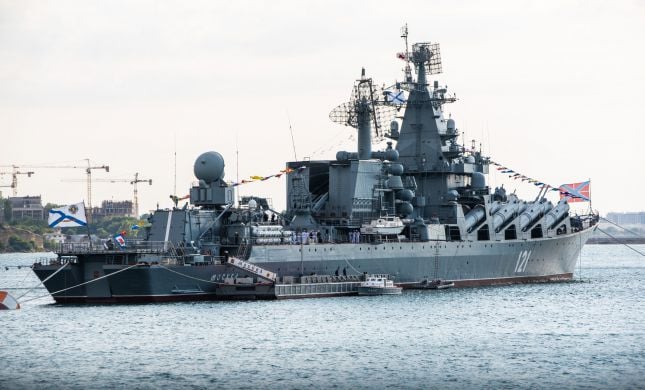  ספינת הדגל הרוסית נשרפה, אוקראינה: נפגעה מטיל