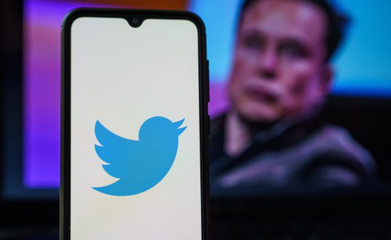 "הציפור שוחררה": אילון מאסק רכש את טוויטר