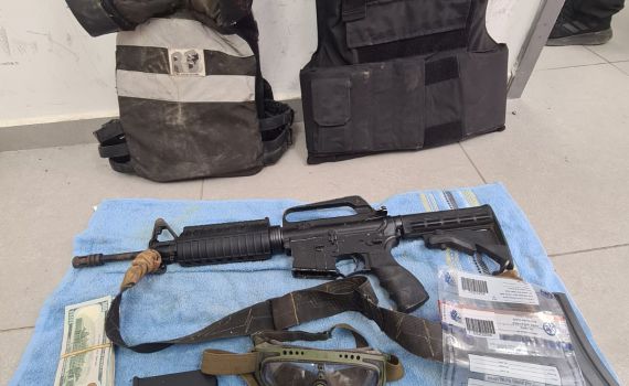 צפו: הכלב המשטרתי תופס מחסן נשק בבית בתל שבע