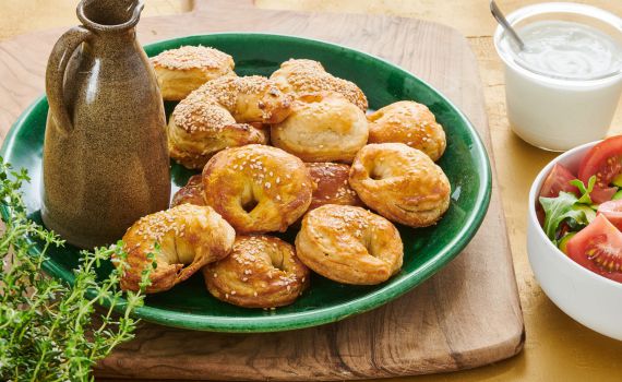 מושלם לשבועות: מתכון לבורקיטס גבינות וחצילים