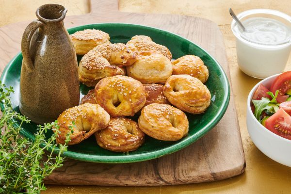 מושלם לשבועות: מתכון לבורקיטס גבינות וחצילים