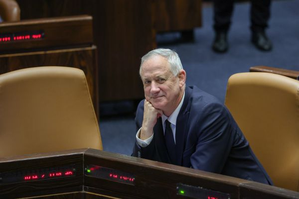 אחרי הדחייה: גנץ יצא בשבוע הבא לביקור בהודו