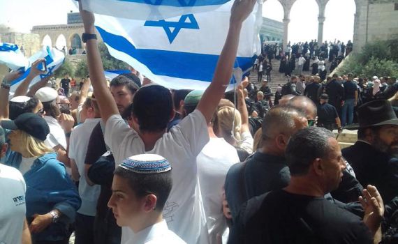 55 שנה אחרי: דגל ישראל שוב מונף בהר הבית