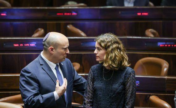 בשמאל נפרדים מבנט: "נפתלי, תודה ובהצלחה!"