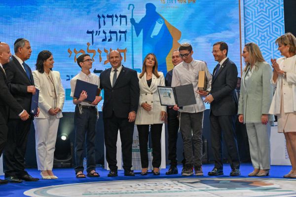 חתן התנ"ך העולמי עלה להר הבית להודות על זכייתו