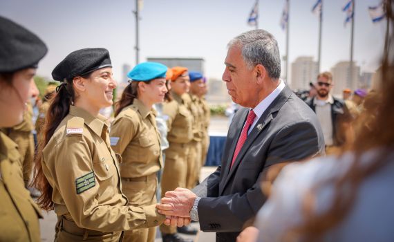 הכנסת הצדיעה לחיילים המצטיינים: "הפנים היפות"