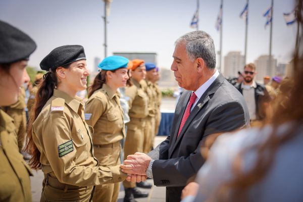 הכנסת הצדיעה לחיילים המצטיינים: "הפנים היפות"