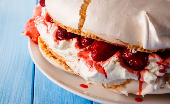 חלומי: מתכון לפבלובה תותים וקצפת