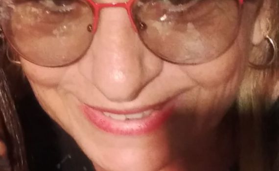 סופרת ותומכת ליכוד: הכל על החשודה ששלחה מכתבי איום לבנט