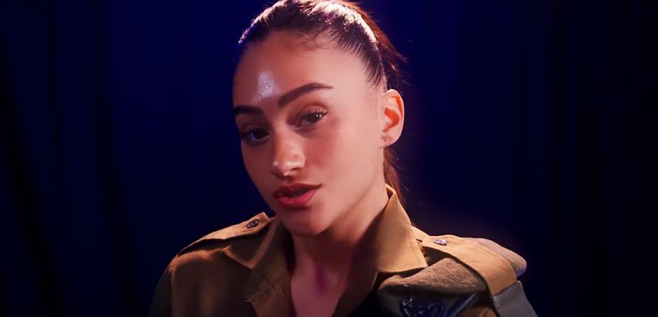 אגם בוחבוט בשיר משותף עם הורי שלושת הנערים