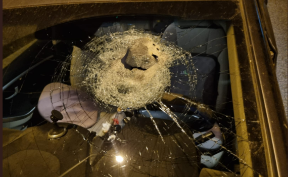 בנה של אורית סטרוק נפגע מידויי אבנים: "ניסו לרצוח"