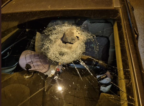 בנה של אורית סטרוק נפגע מידויי אבנים: "ניסו לרצוח"