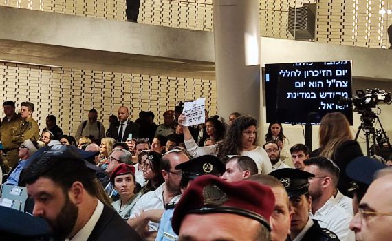 משפחות שכולות התפרצו על שקד: "תתביישי לך"