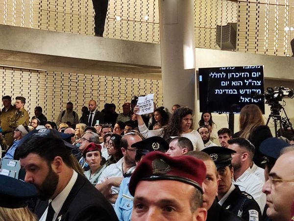 משפחות שכולות התפרצו על שקד: "תתביישי לך"