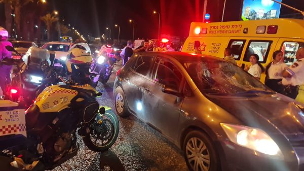סמי עופר: הולך רגל בן 60 נפצע אנוש בתאונת דרכים