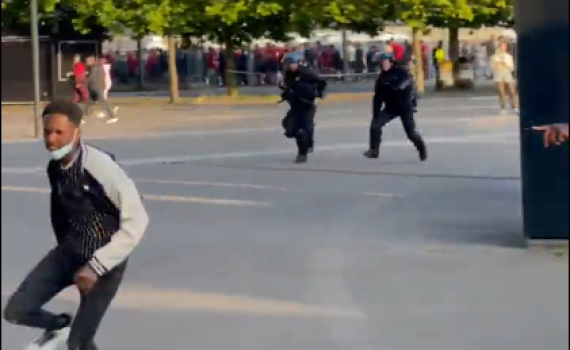 כאוס בגמר: האוהדים השתוללו והמשחק נדחה