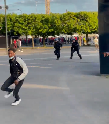 כאוס בגמר: האוהדים השתוללו והמשחק נדחה