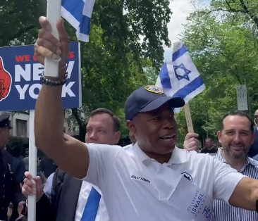 צפו: ראש עיריית ניו יורק משתתף בעצרת התמיכה