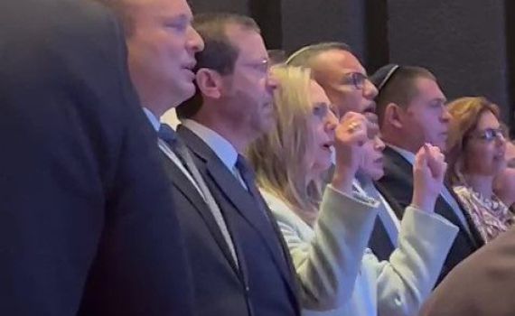 צפו: רעיית הנשיא שרה את 'התקווה' בשפת הסימנים