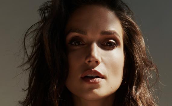 בדרך לקריירה בינלאומית? מארינה מקסימיליאן בשיר חדש