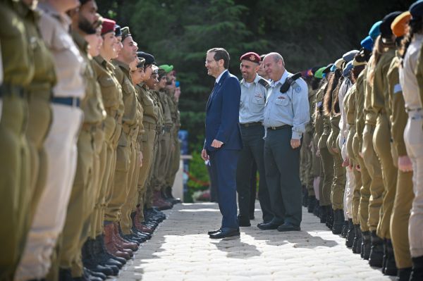 טקס 120 החיילים המצטיינים בבית הנשיא