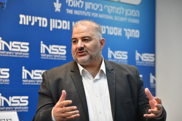 עבאס: לא פוסל הקמת ממשלה חלופית עם נתניהו