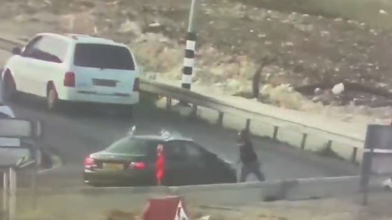 תיעוד הפיגוע: מטיח בלוק ברכב, מנסה להיכנס ונורה