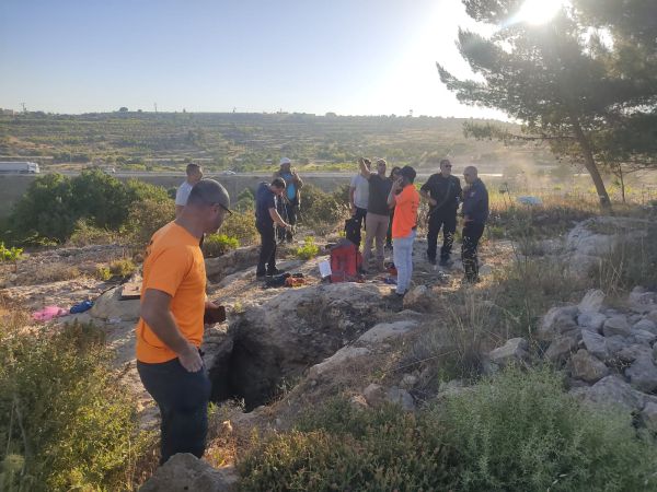 בן 17 מבנימין נלכד בבור מים