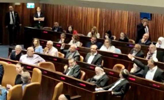 "אתה מסית" : צפו: אחמד טיבי מתפרץ לעבר מיקי לוי