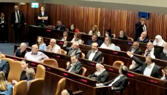 "אתה מסית" : צפו: אחמד טיבי מתפרץ לעבר מיקי לוי