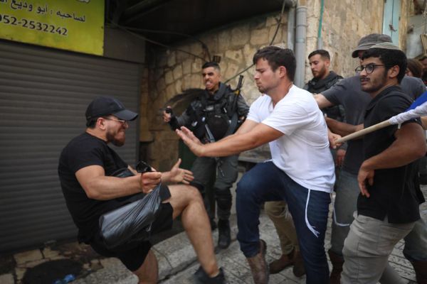 עימותים וריקודים: החלה צעדת הדגלים בירושלים.צפו