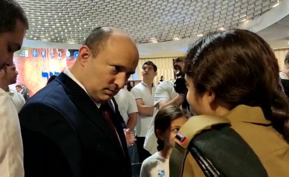 לפני הטקס: בנט בפגישה עם בתו של עמנואל מורנו